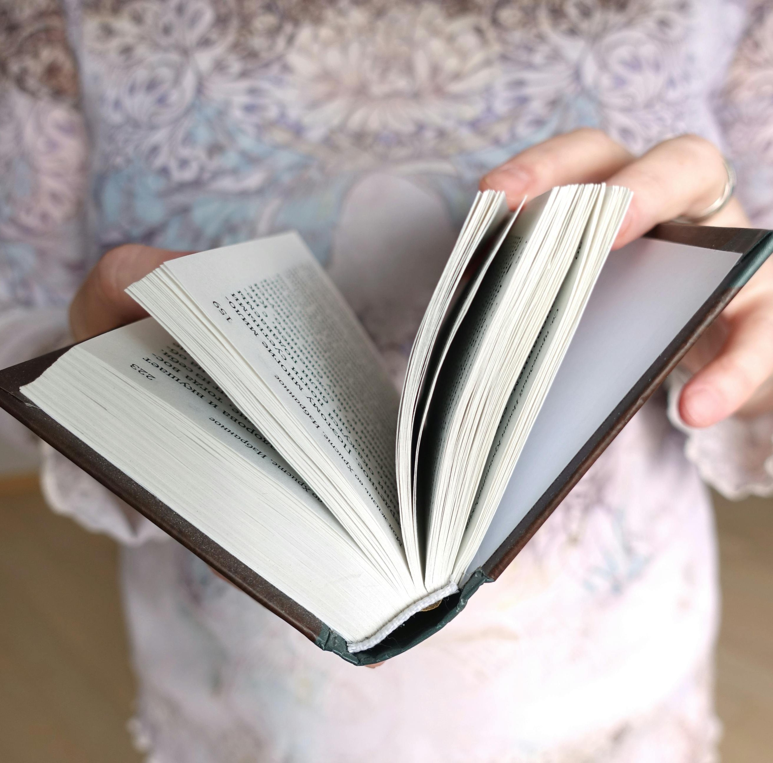 Audio of pages of a book being turned<br><audio controls src='audio/flipping_through_book.mp3'></audio>